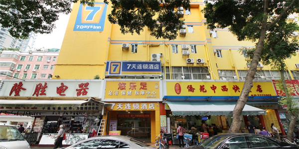 尚品家园(珠海百货广场店) 自动平移门安装